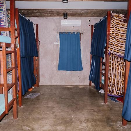Sinag Hostel (Adults Only) Хенераль-Луна Екстер'єр фото